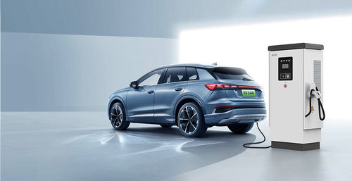 Stazione di ricarica veloce per veicoli elettrici a corrente continua da 380 kWh montata a pavimento con doppia pistola per uso commerciale